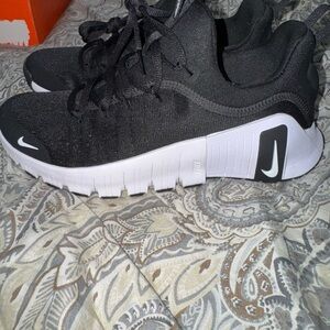 Nike Metcon Black and White Sneakers. Women’s 7.5